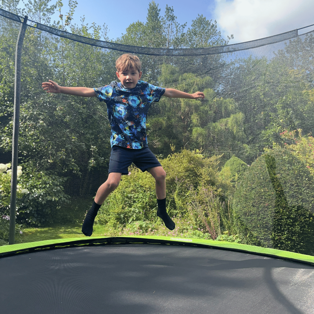 10ft JumpPRO™ Xplore Green Round Trampoline with Enclosure